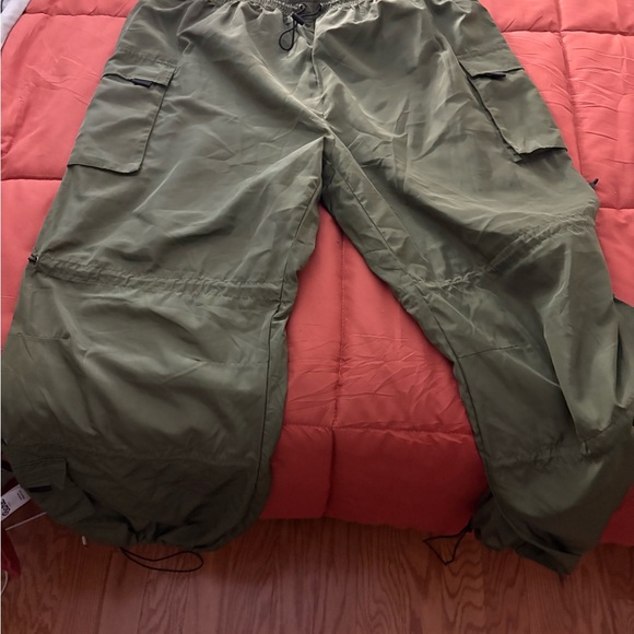 Fashion Nova Army Green Cargo Pants - Picture 1 of 3